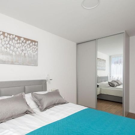 New & Modern Apartment Aa Сплит Екстериор снимка