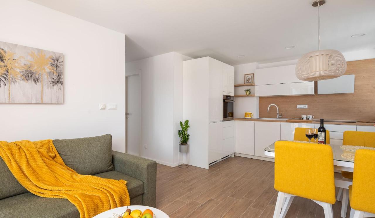 New & Modern Apartment Aa Сплит Екстериор снимка