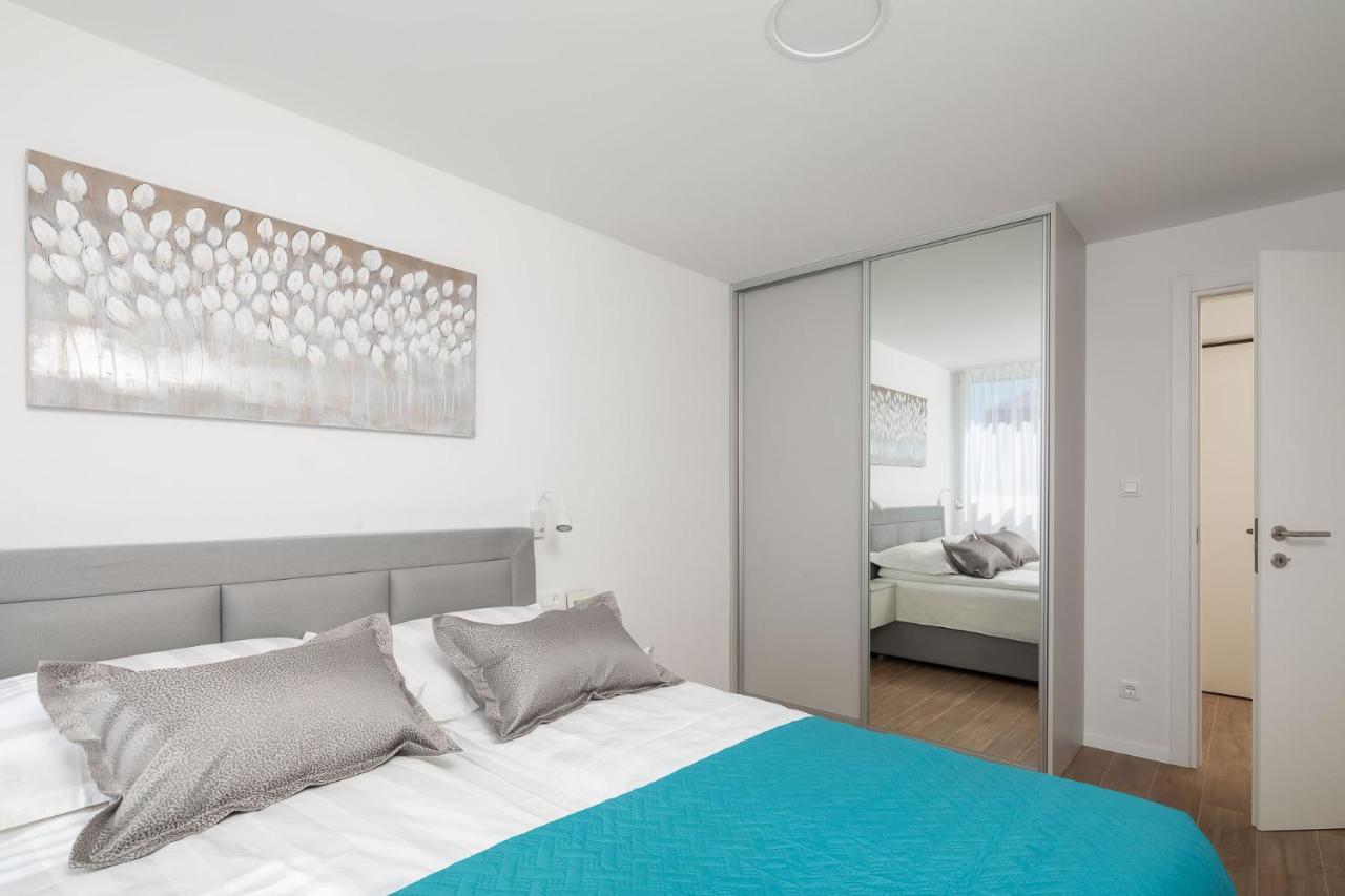 New & Modern Apartment Aa Сплит Екстериор снимка